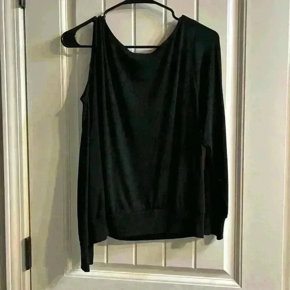 LNA single cold shoulder ribbed top - Picture 3 of 3